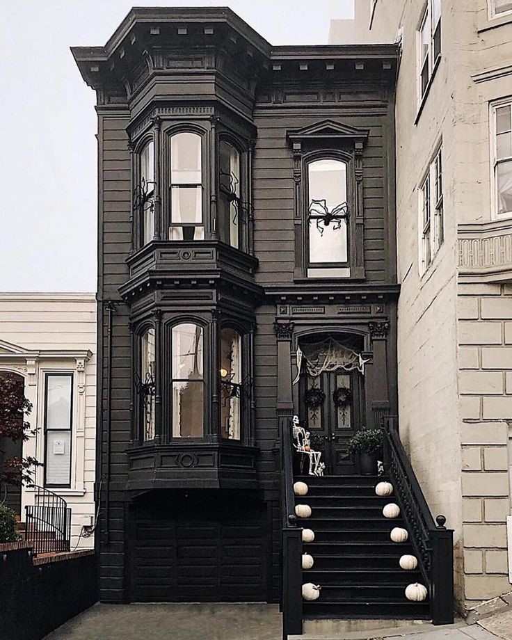 Gothic row house design 